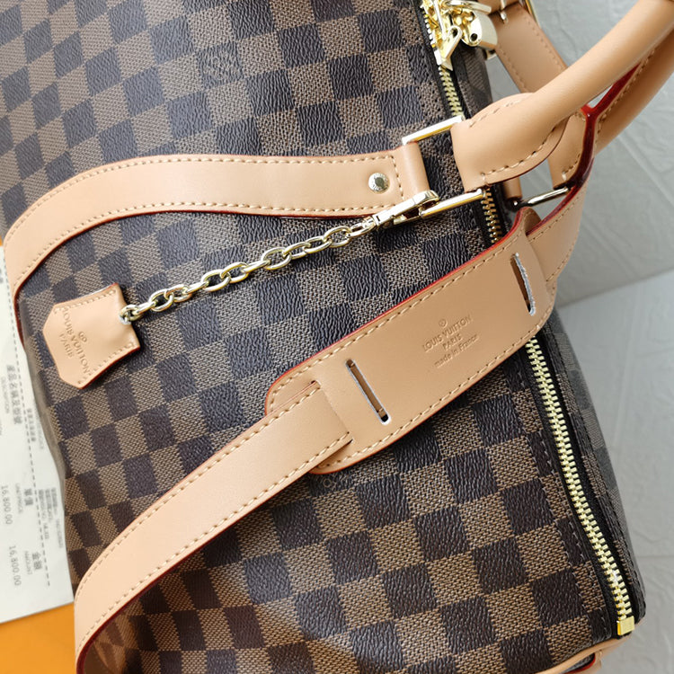 1E051B  Fashionable leather bag 