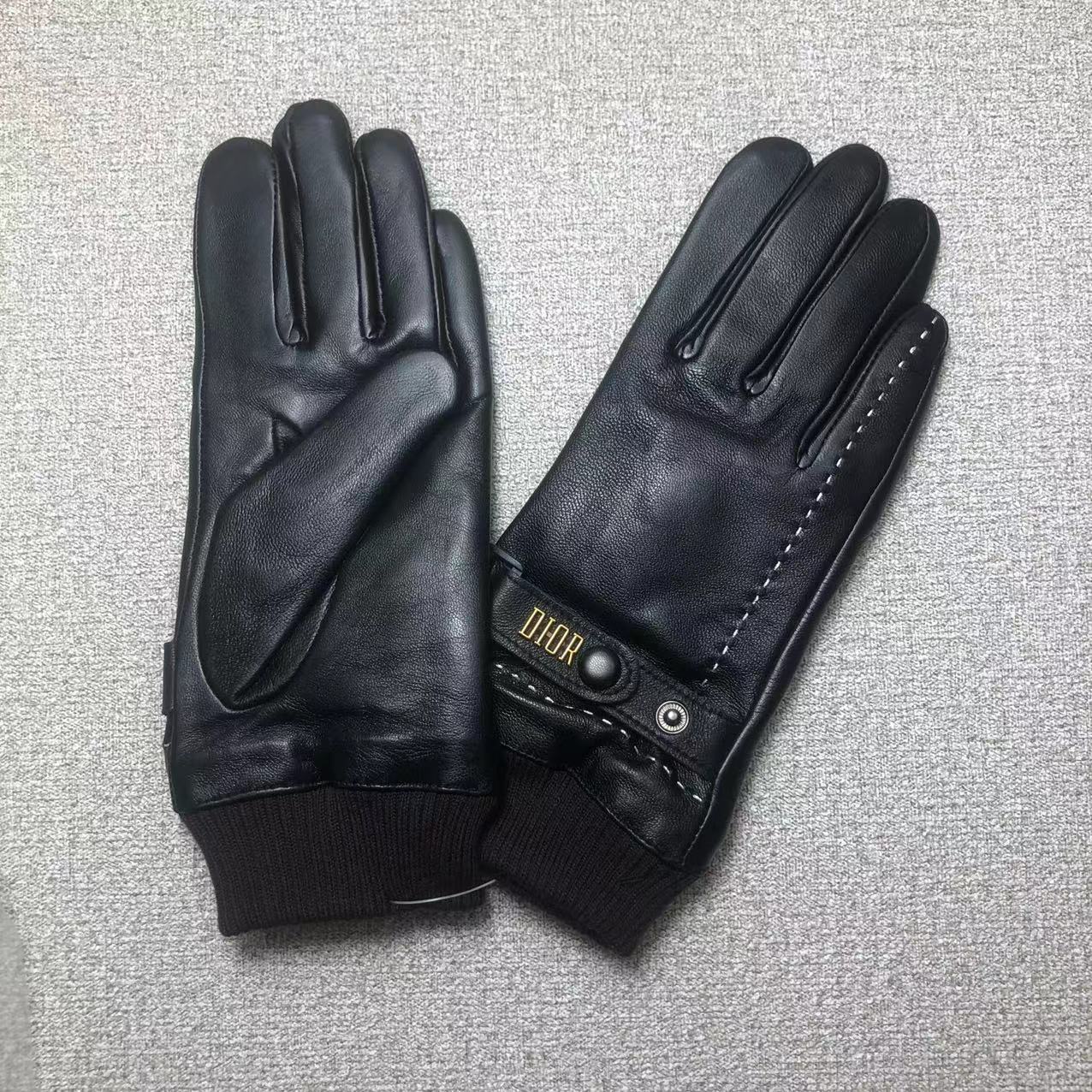 24D82S   Fashion gloves