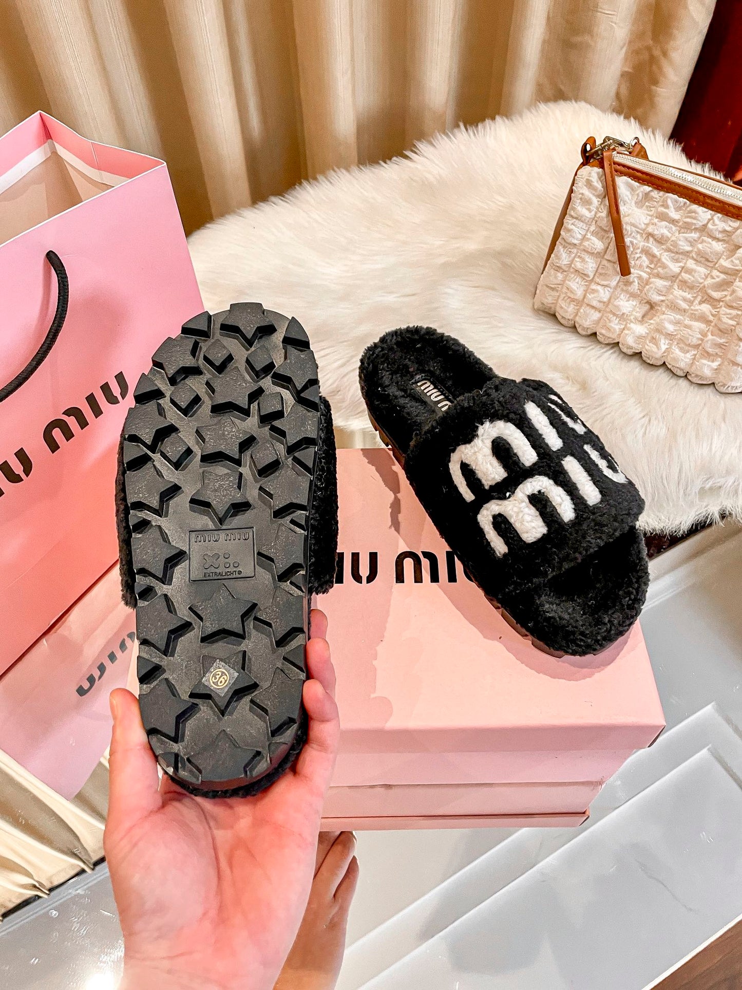 1JA25Z  Fashion Slippers