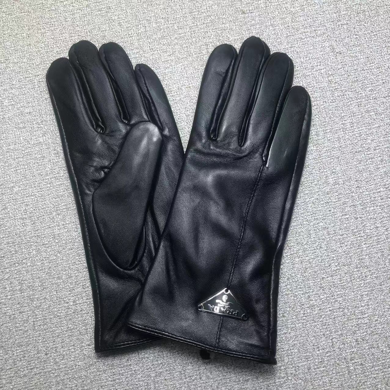 24PD83S   Fashion gloves