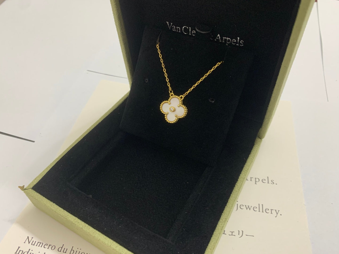 5XVA185X (High quality 1 flower necklace)