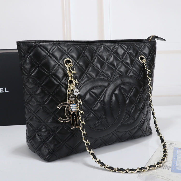 55C2B  Fashionable leather bag 