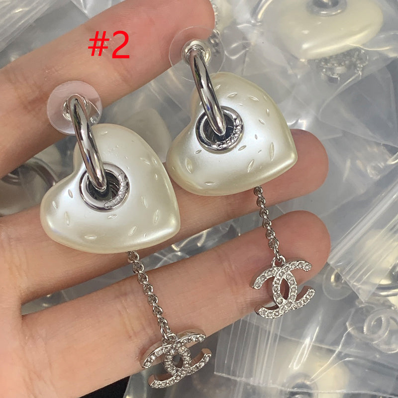 84C97E  Fashionable and high quality Earrings