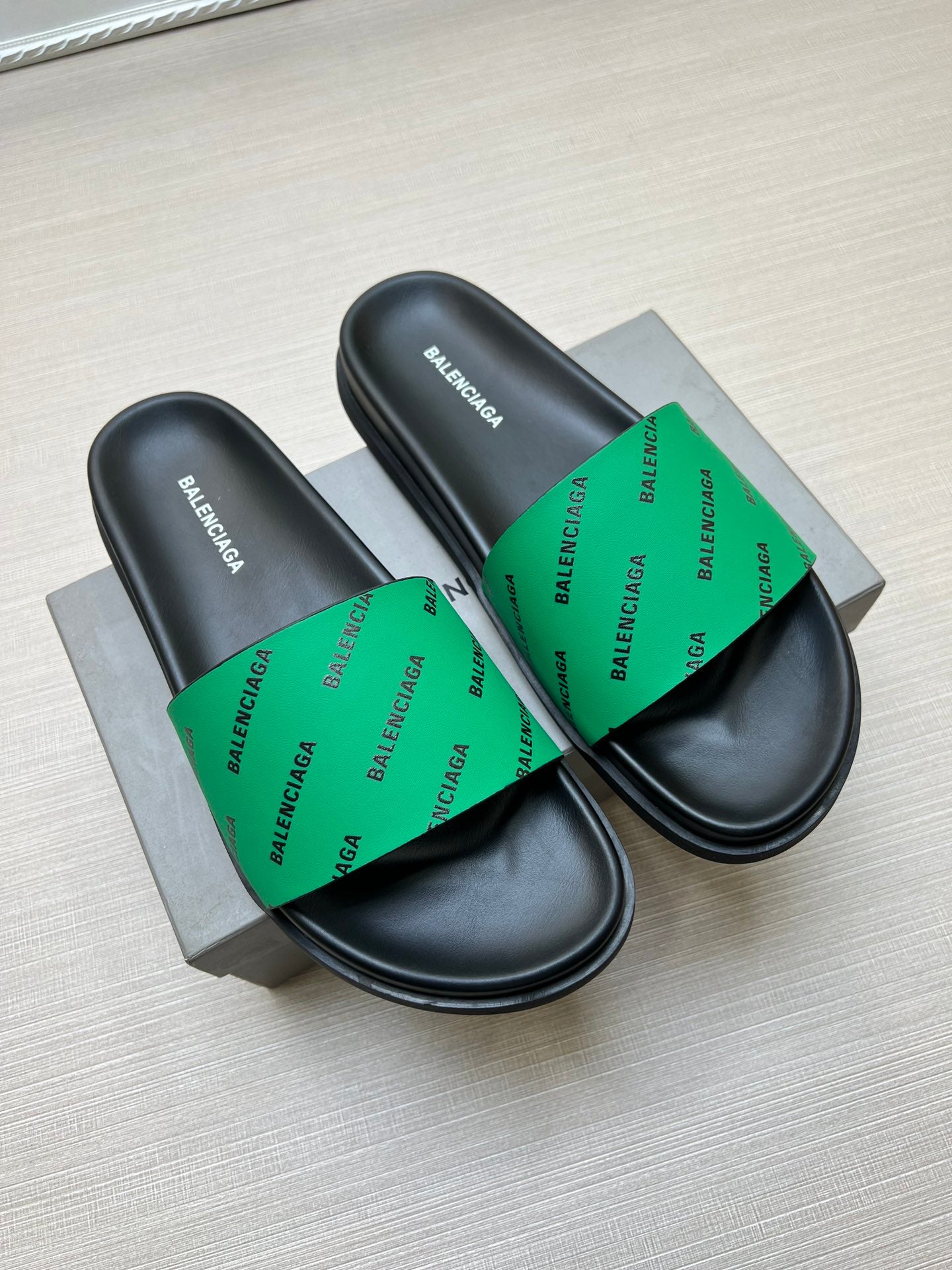 54J99Z   fashion  slippers