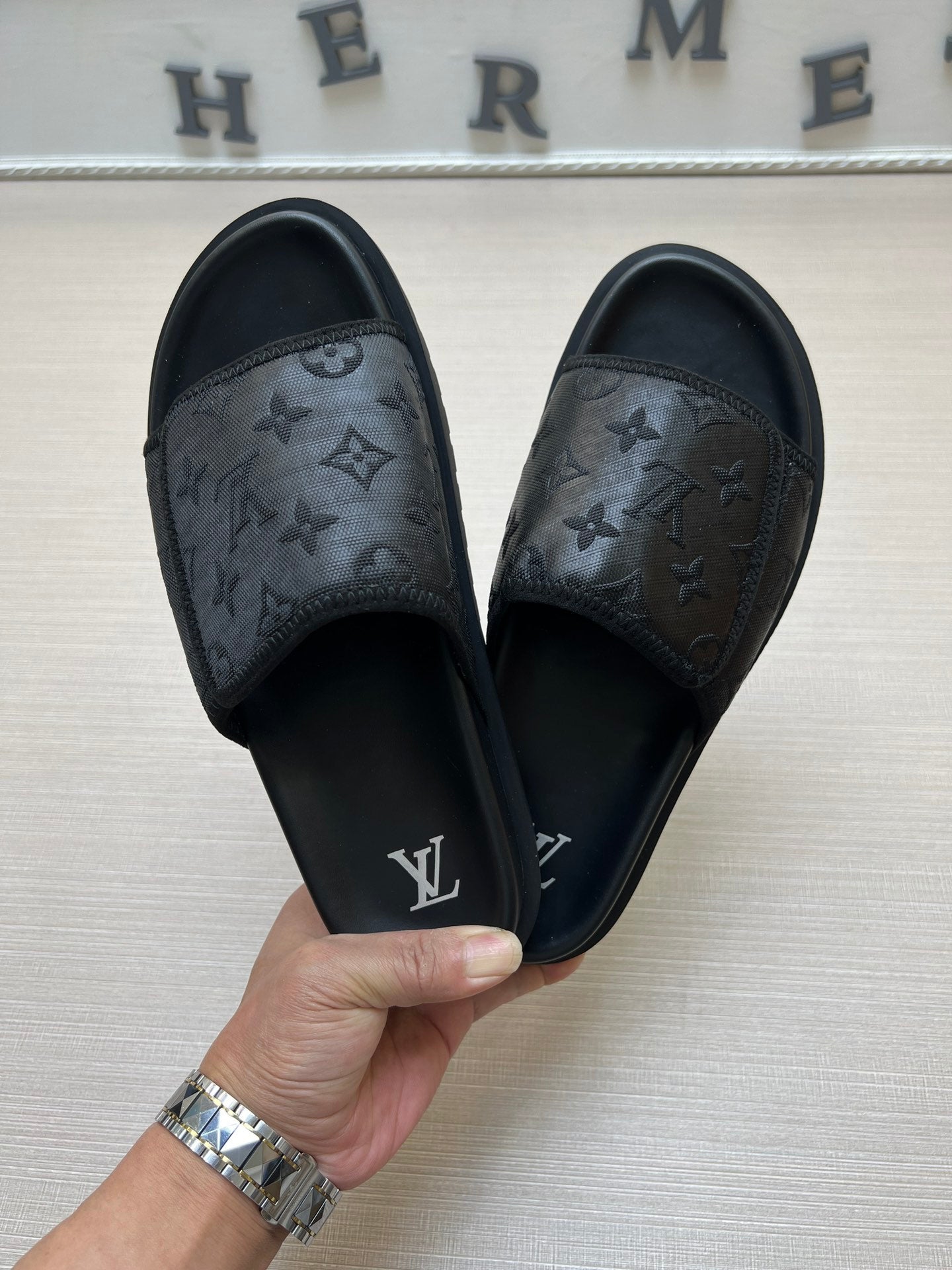 54E14Z    fashion slippers