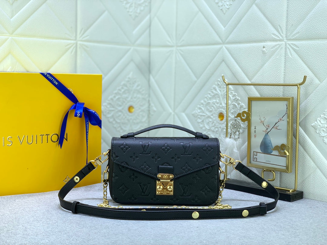 2XE43B  Fashionable leather bag 