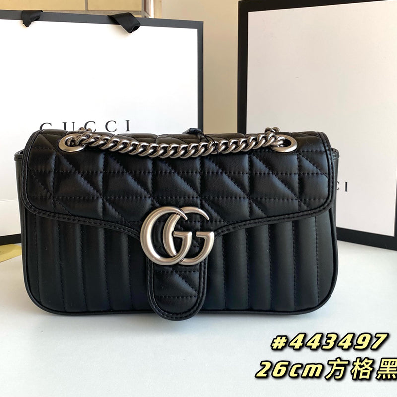 1XB46B  Fashionable leather bag 