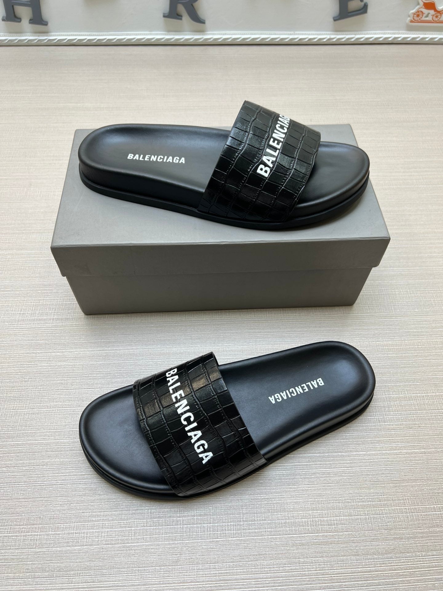 54J99Z   fashion  slippers