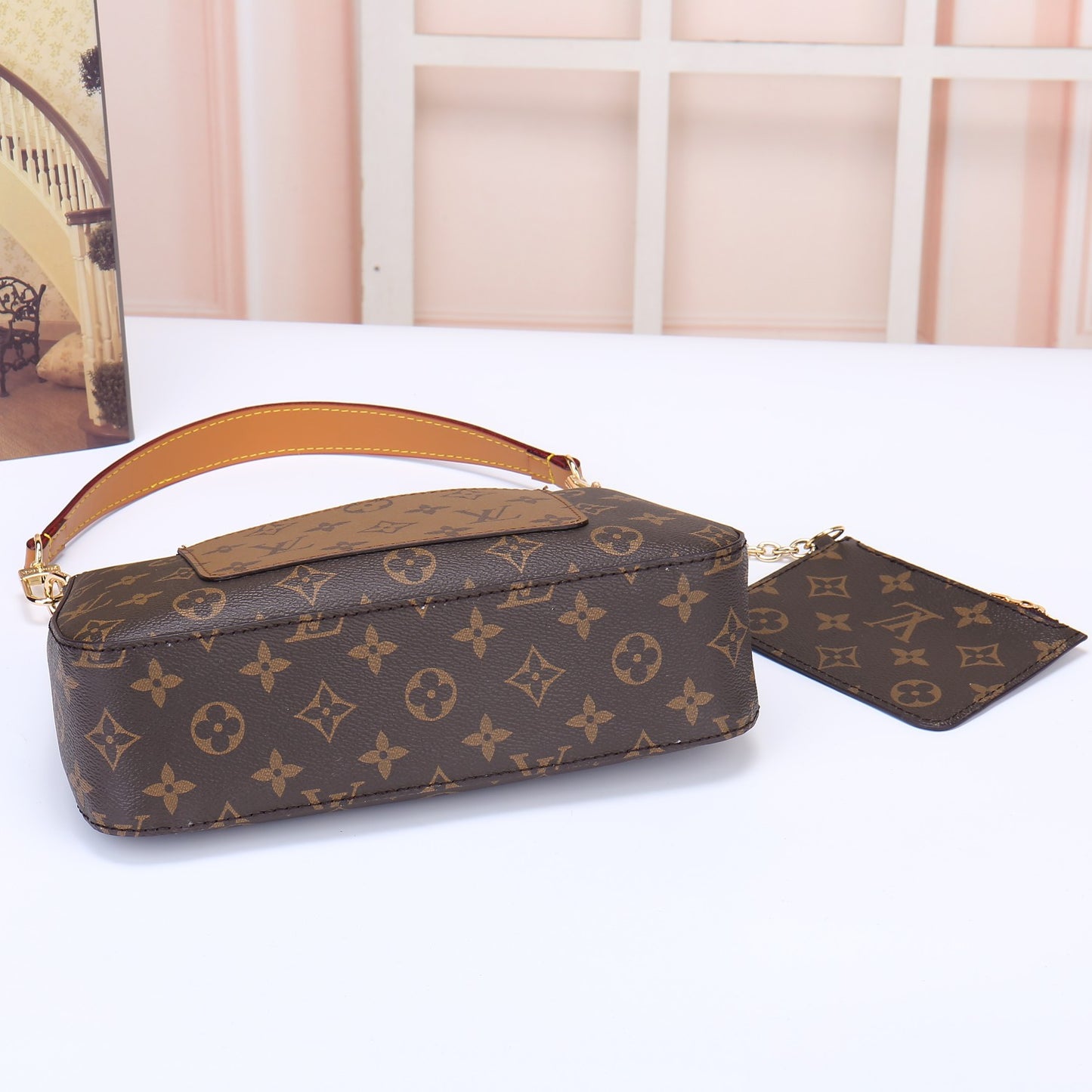 1XE52B  Fashionable leather bag 