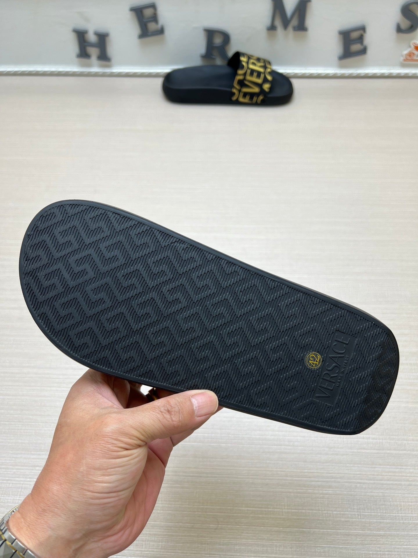 54V108Z  fashion  slippers