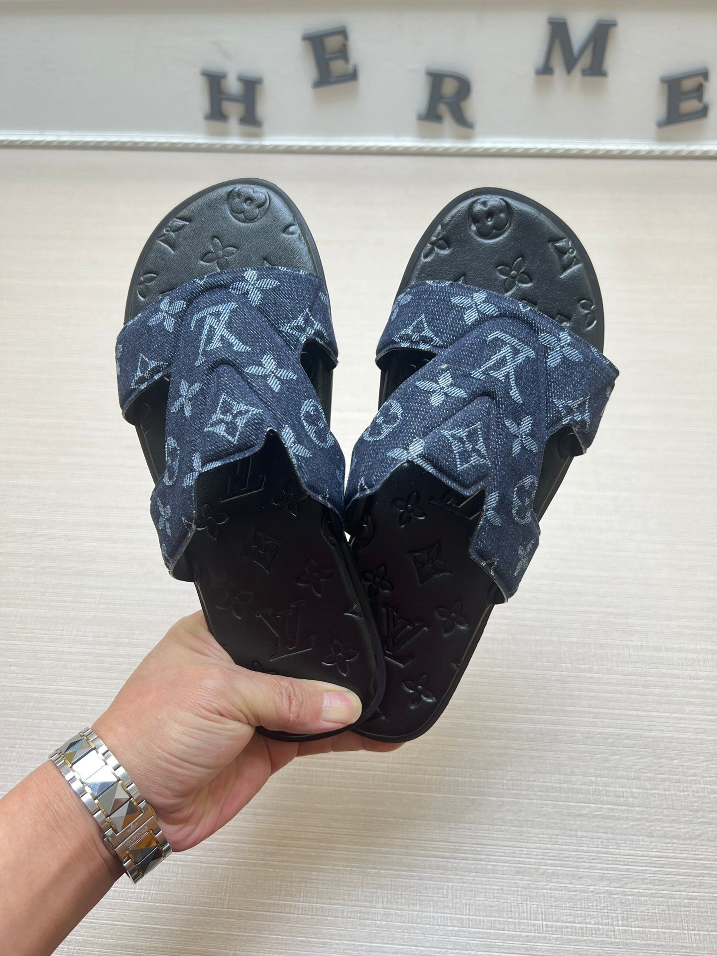 54E28Z   fashion  slippers