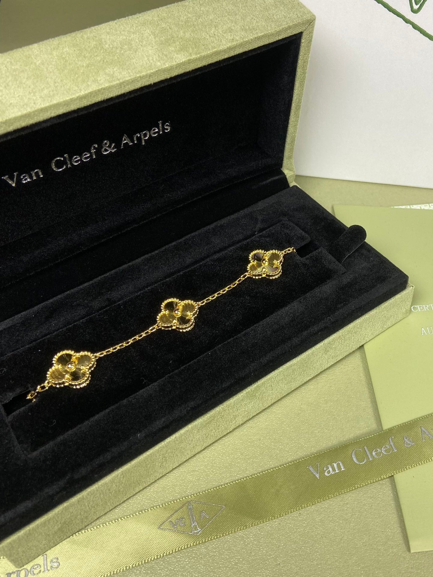 5XVA181K ( High quality bracelets  5 flowers normal size1.5cm flower)