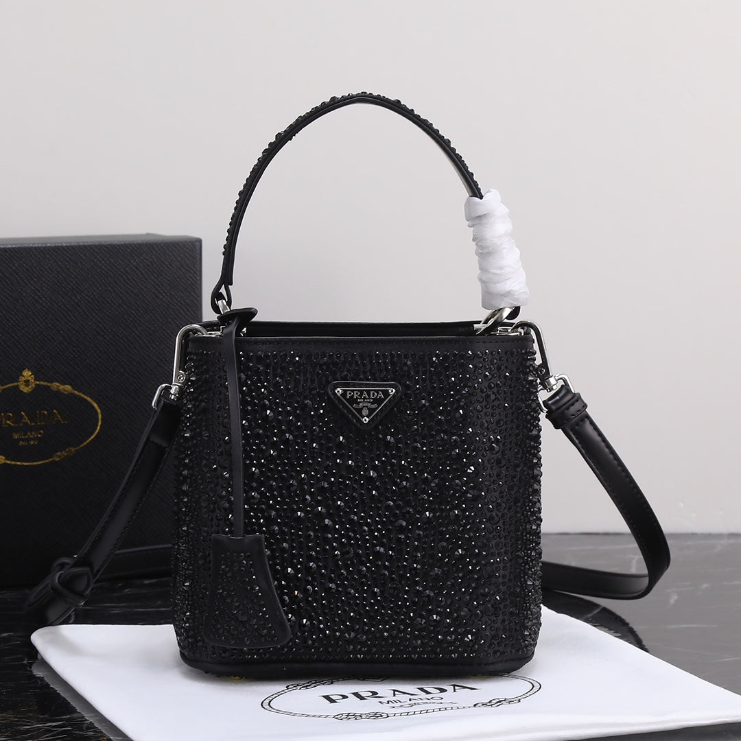 2XPD265B  Fashionable leather bag 