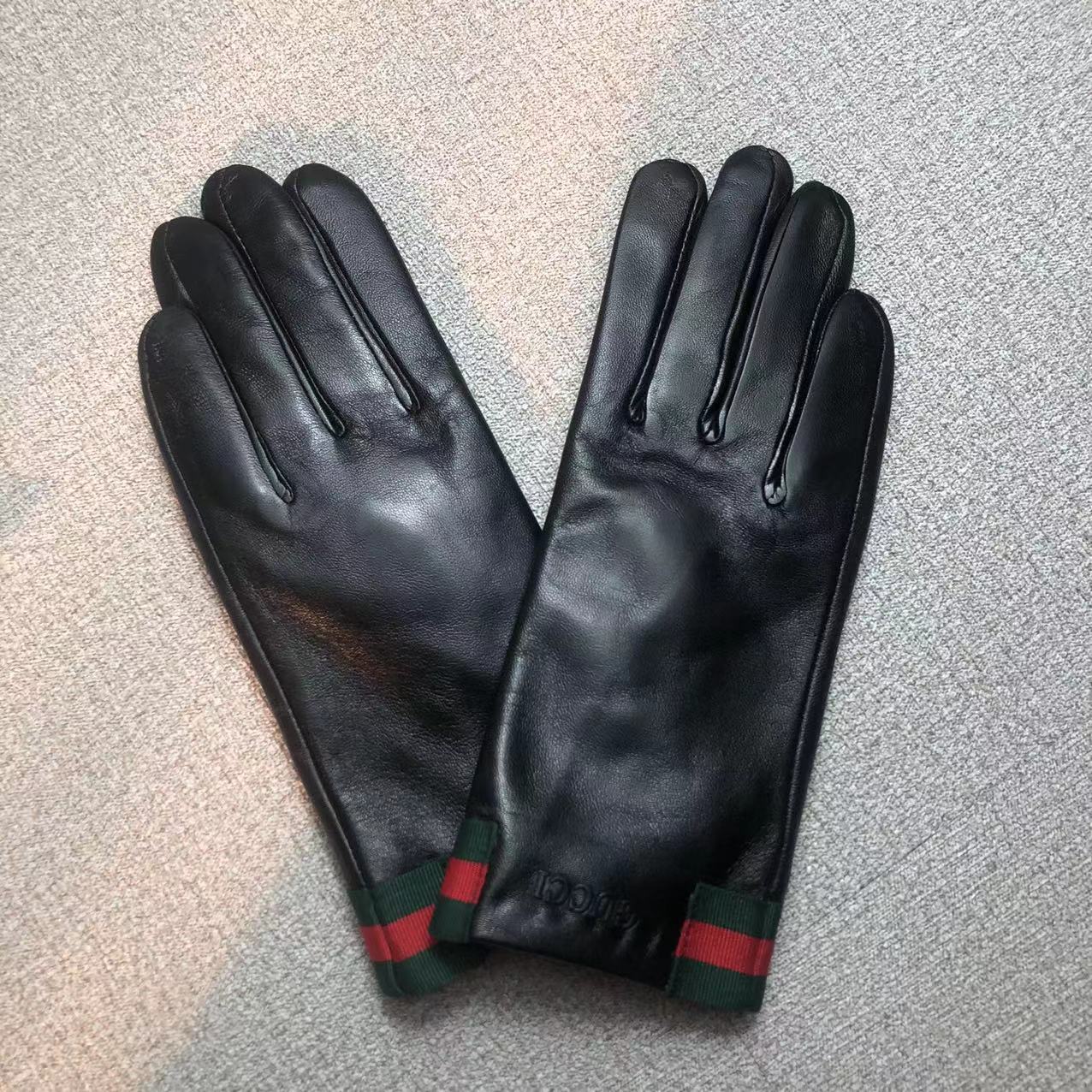 24B94S   Fashion gloves