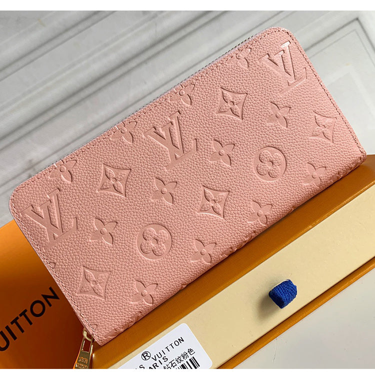 1E06B  Fashionable leather wallets