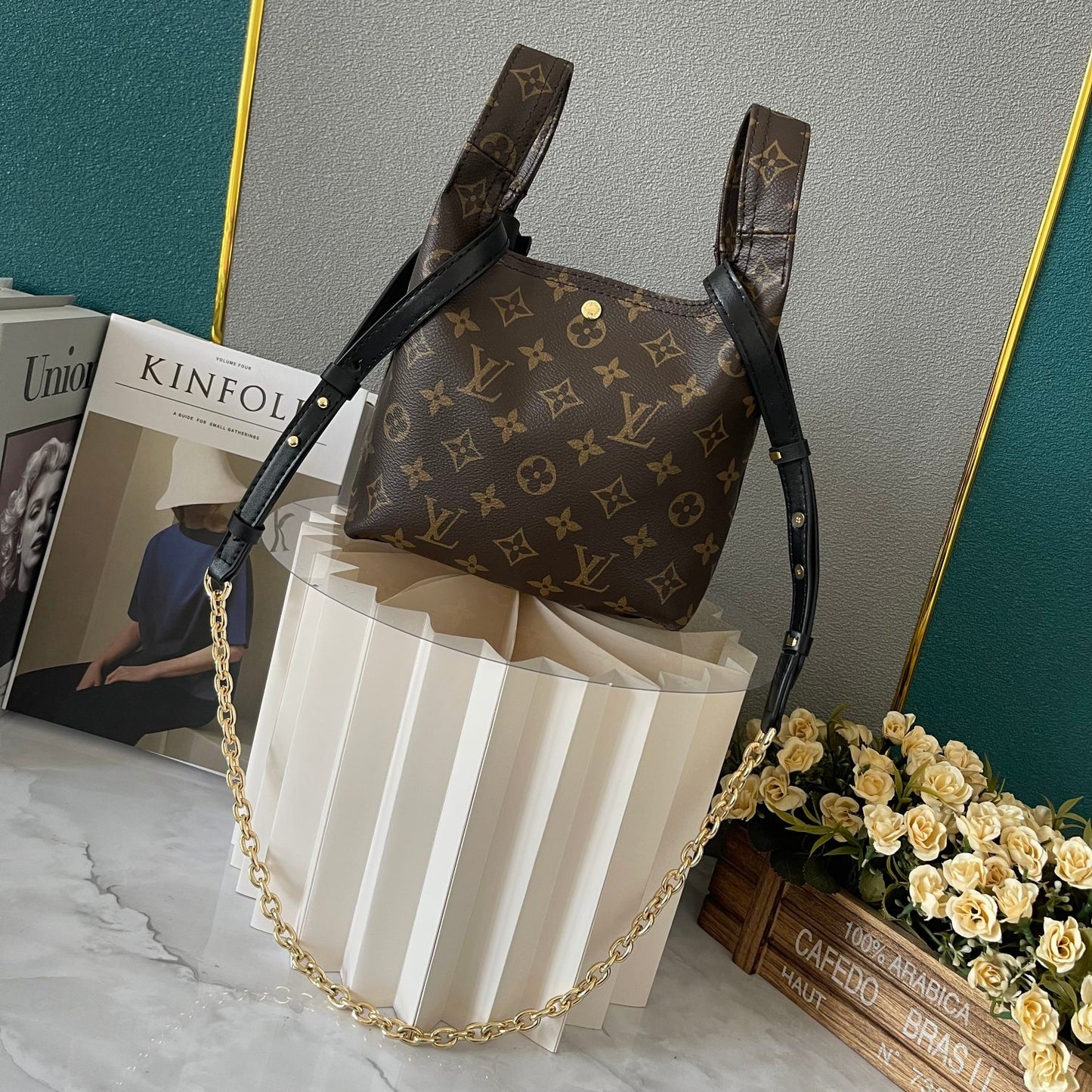 1XE274B  Fashionable leather bag 