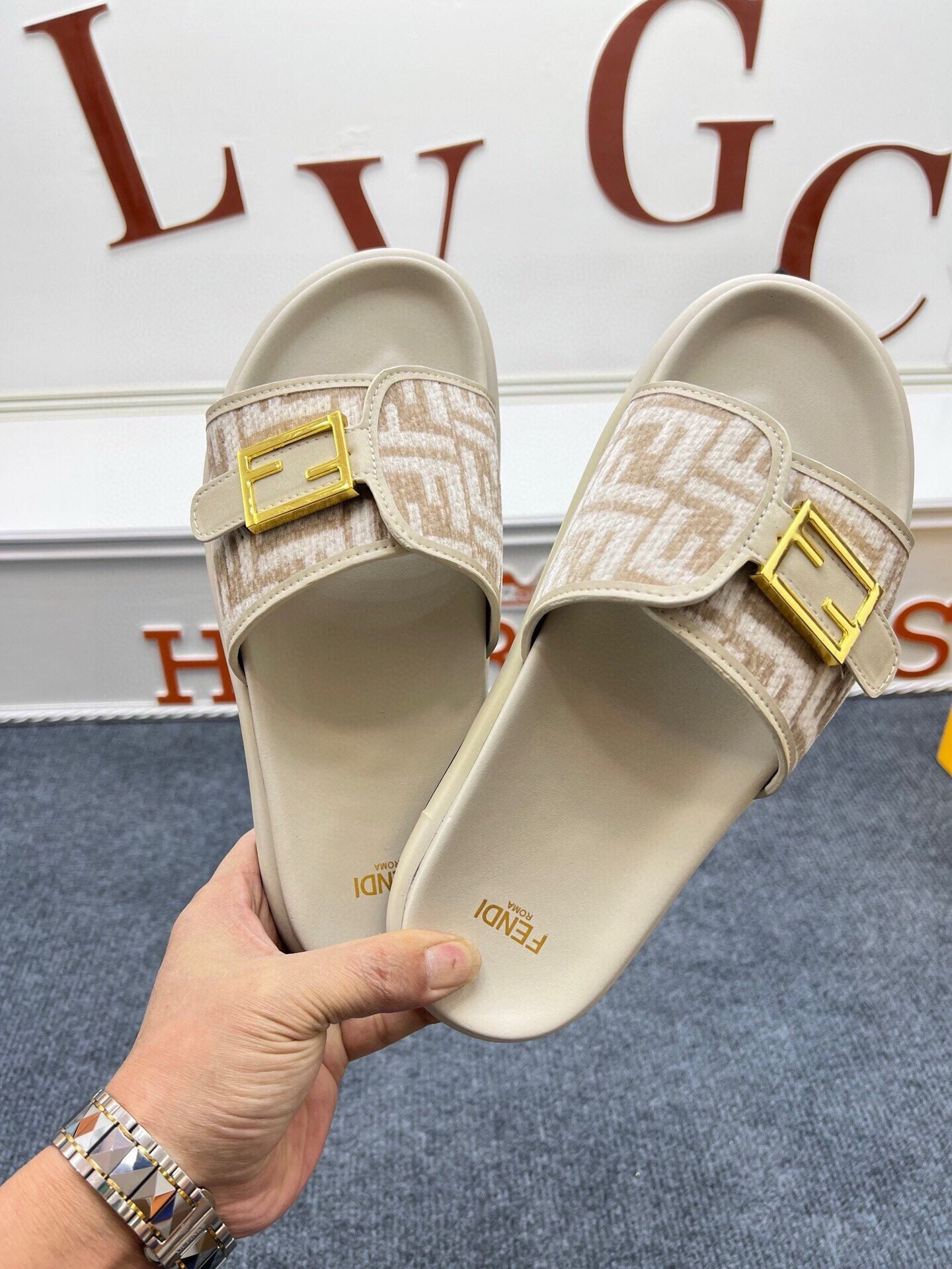 54F37Z  fashion slippers