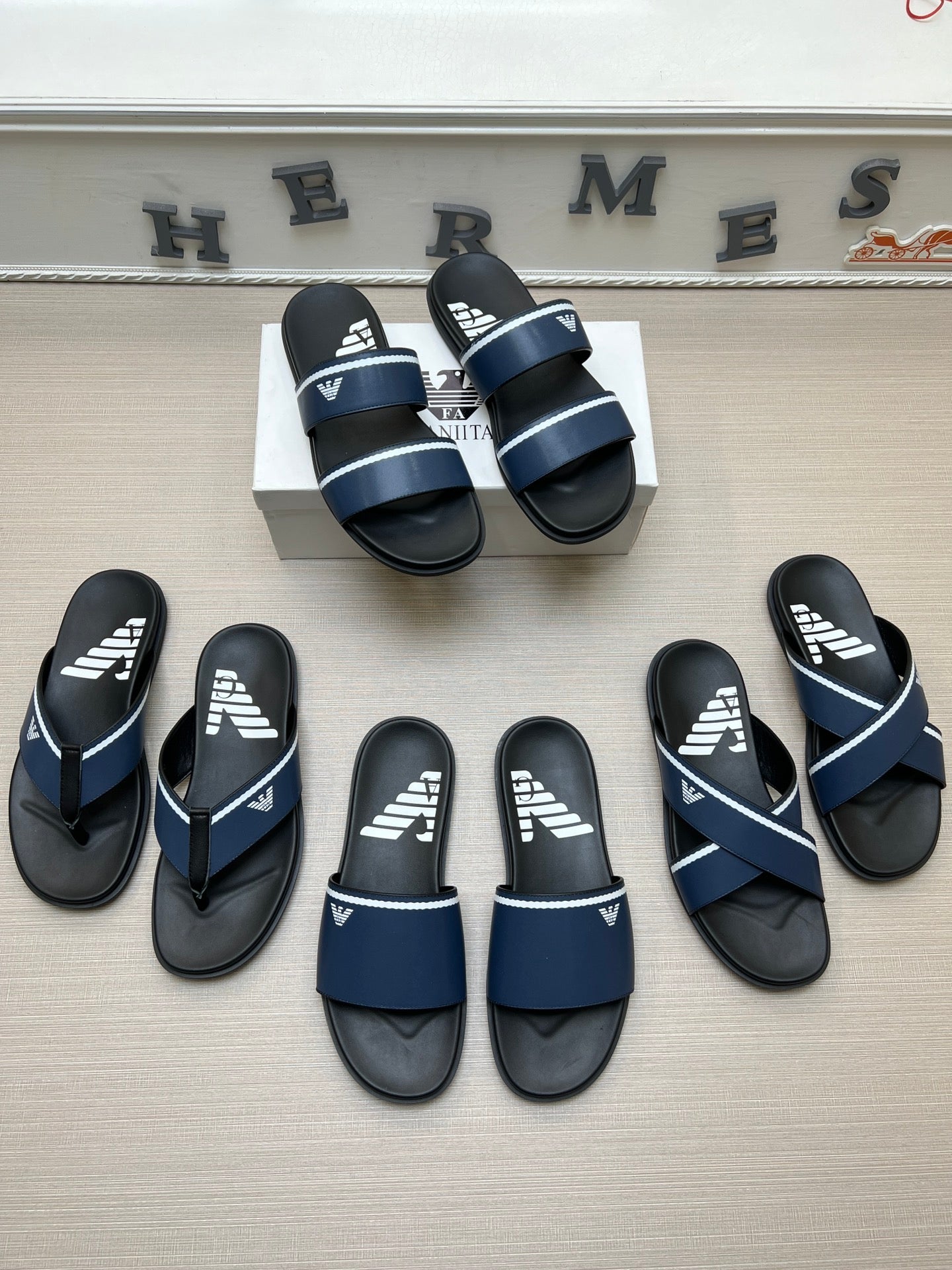 54A104Z    fashion slippers