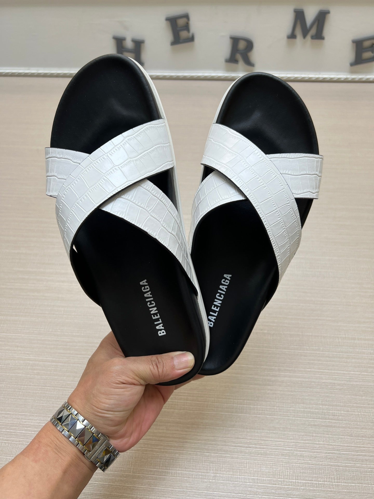 54J97Z    fashion  slippers