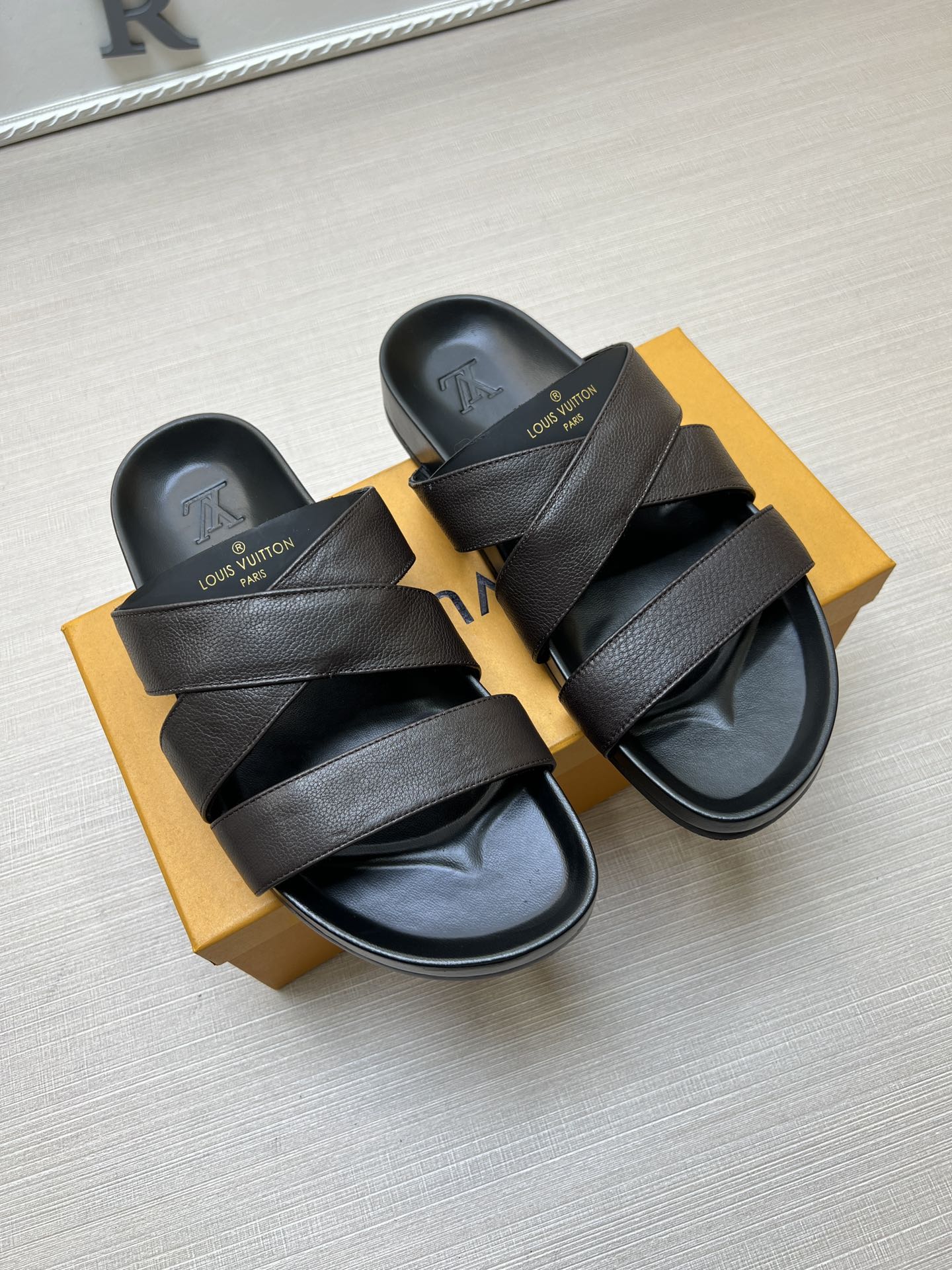 54E89Z   fashion  slippers