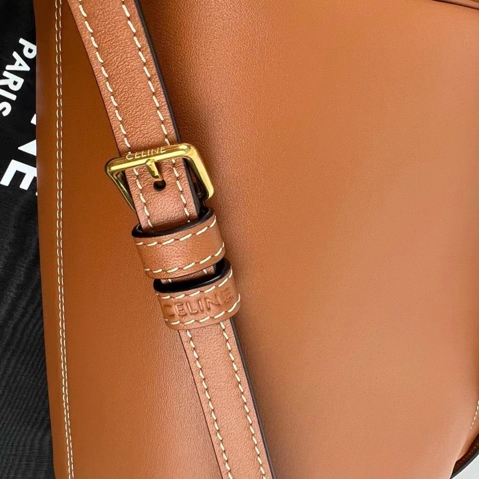 1XCL281B  Fashionable leather bag 