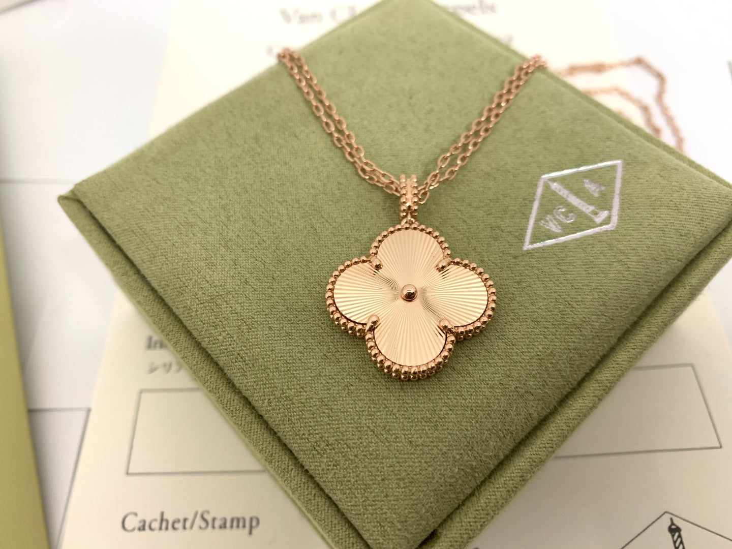 5XVA183X  (High quality Big flower necklace)