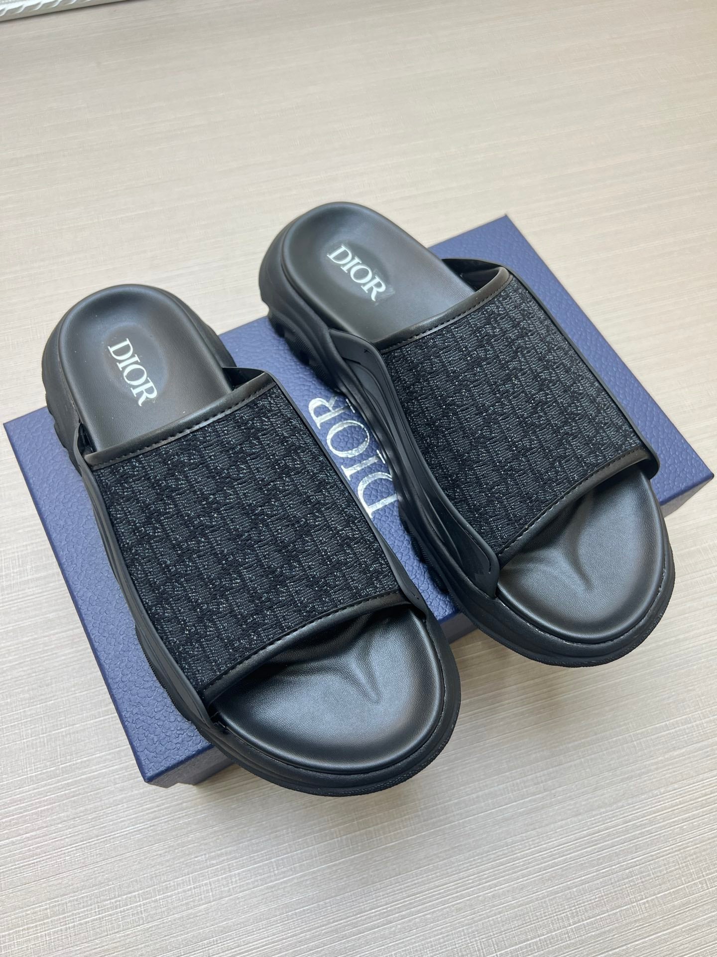 54D8Z   fashion  slippers