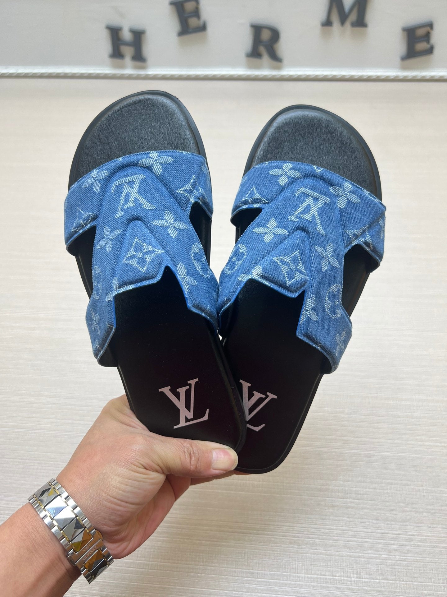 54E29Z   fashion  slippers