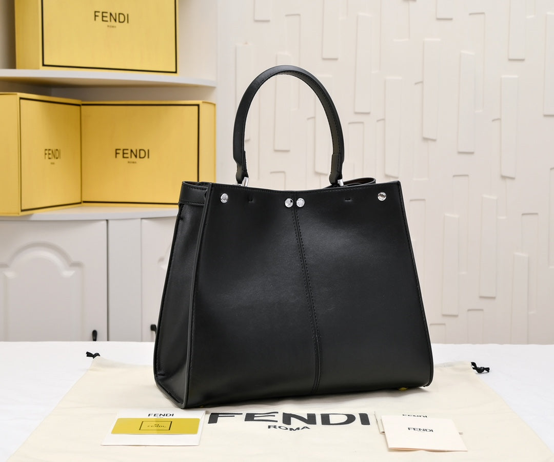 2XE41B  Fashionable leather bag 