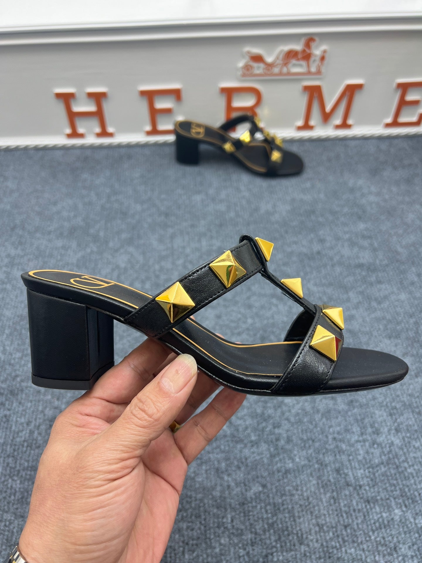 1: 1 High quality leather sandals 5YVL65Z