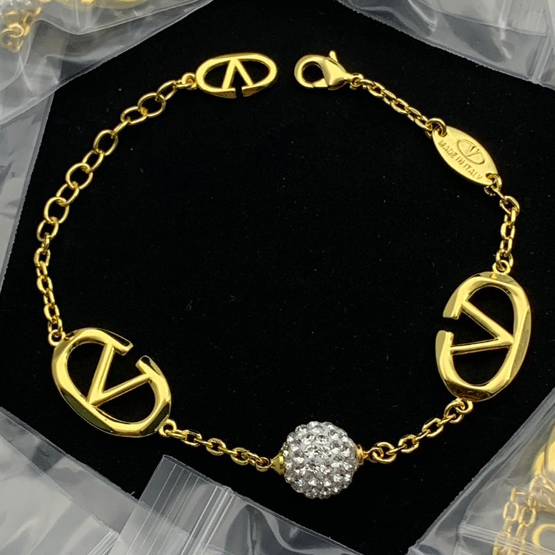 84VL82X  Fashionable and high quality Bracelets Necklaces