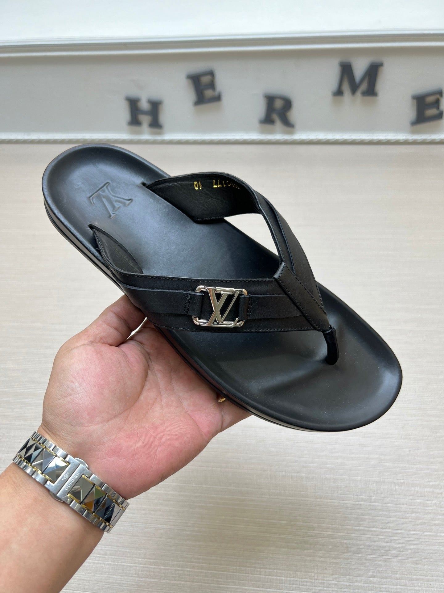 54E86Z   fashion  slippers