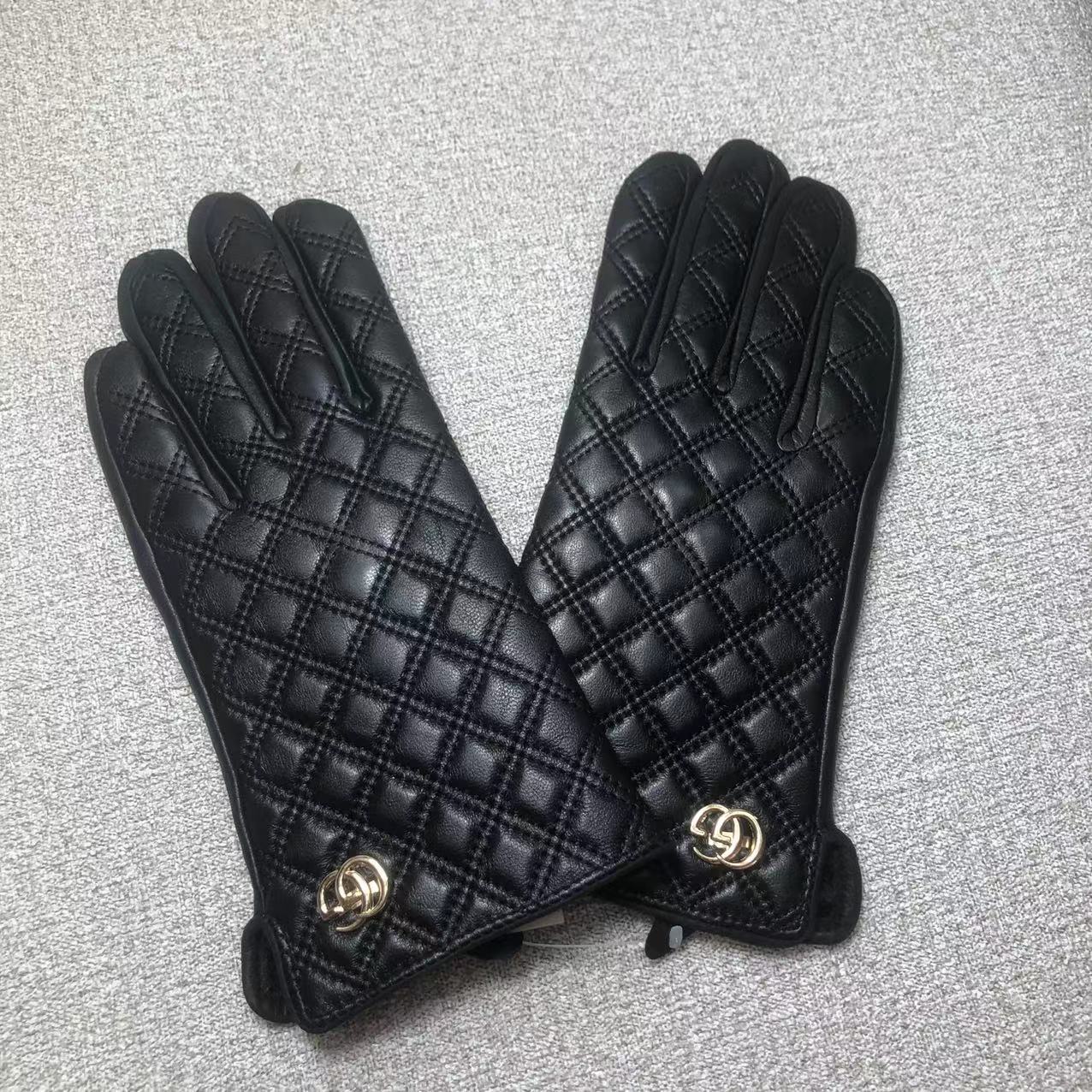 24B81S   Fashion gloves