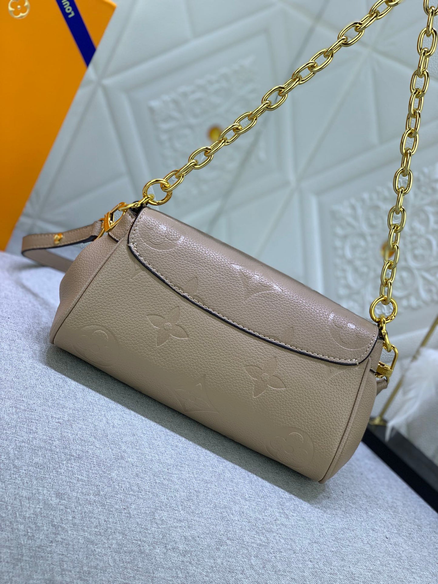 2XR363B  Fashionable leather bag 