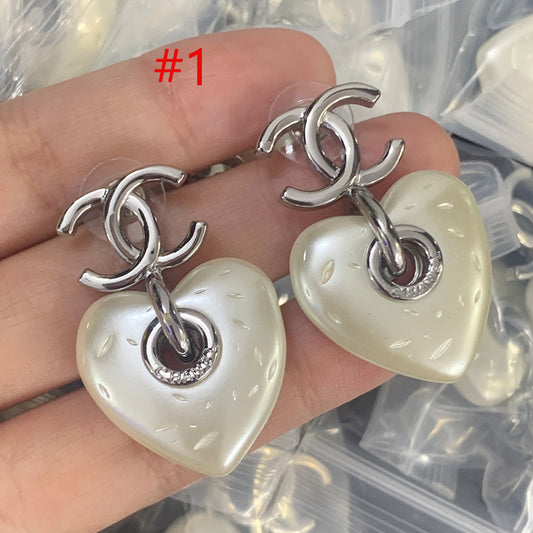 84C97E  Fashionable and high quality Earrings