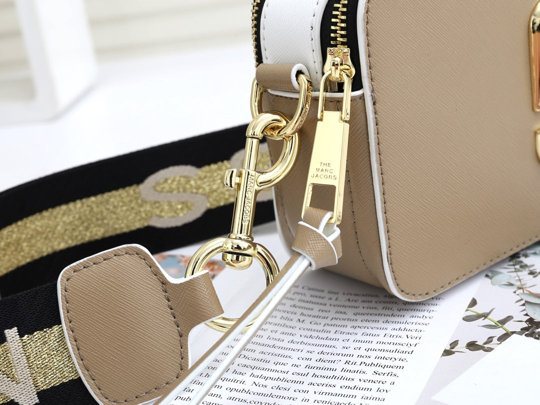 1XA31B  Fashionable leather bag 