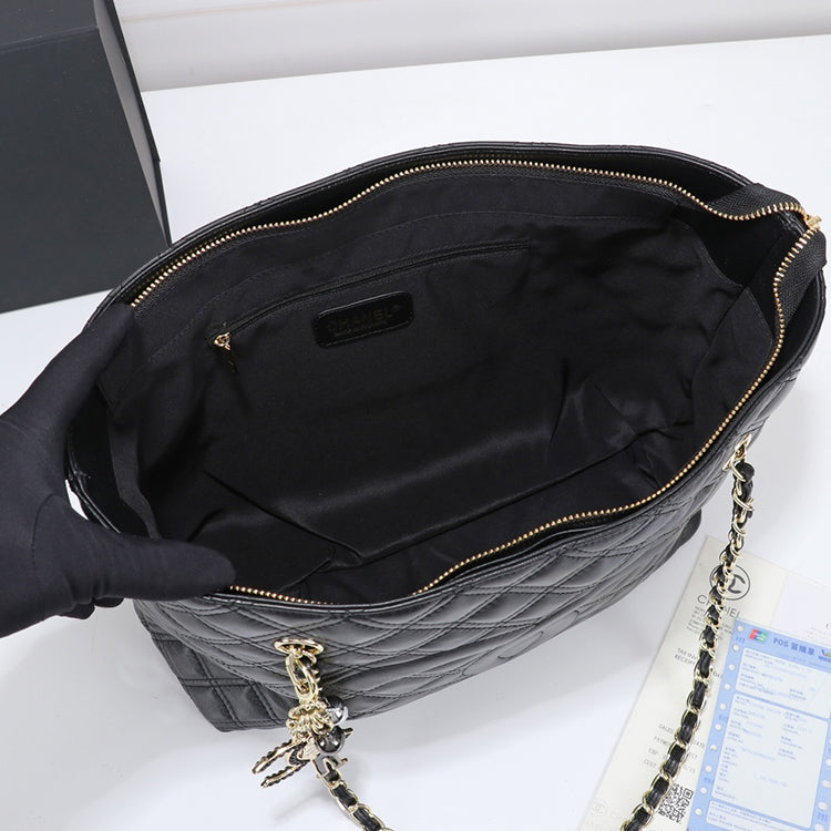 55C2B  Fashionable leather bag 