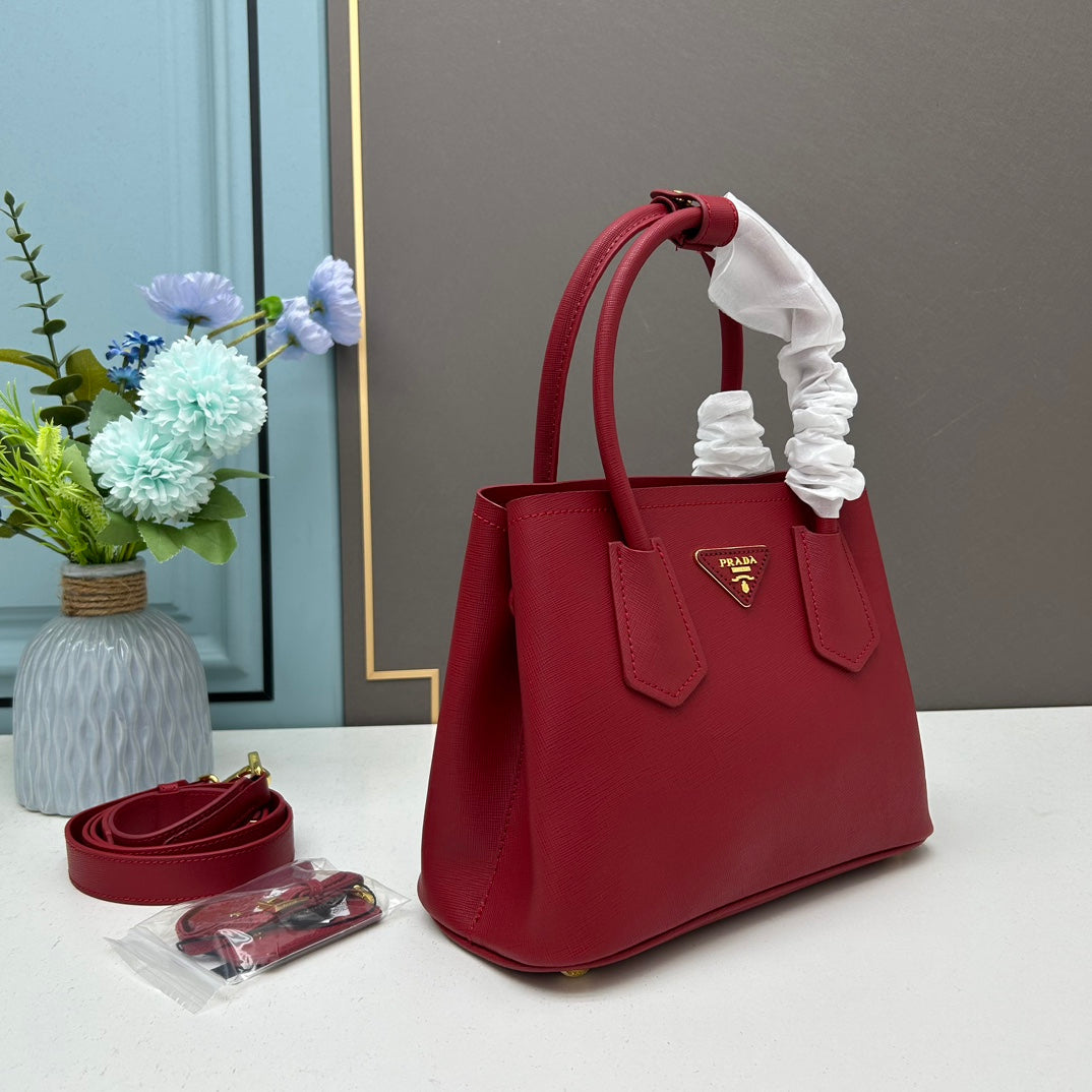 1XPD115B  Fashionable leather bag 