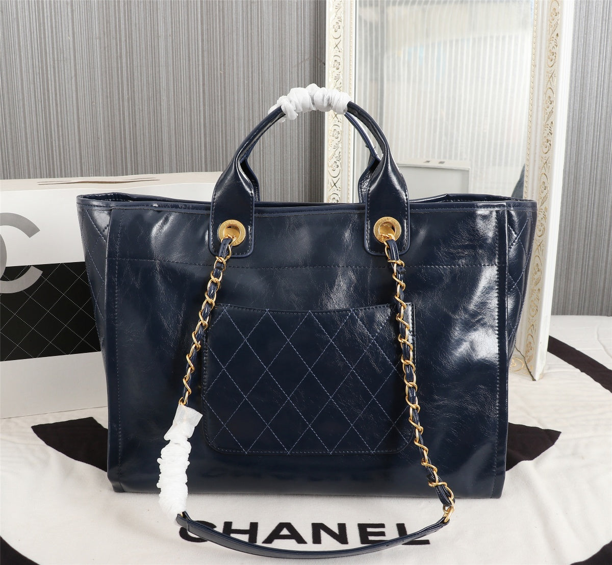 2XE349B  Fashionable leather bag 