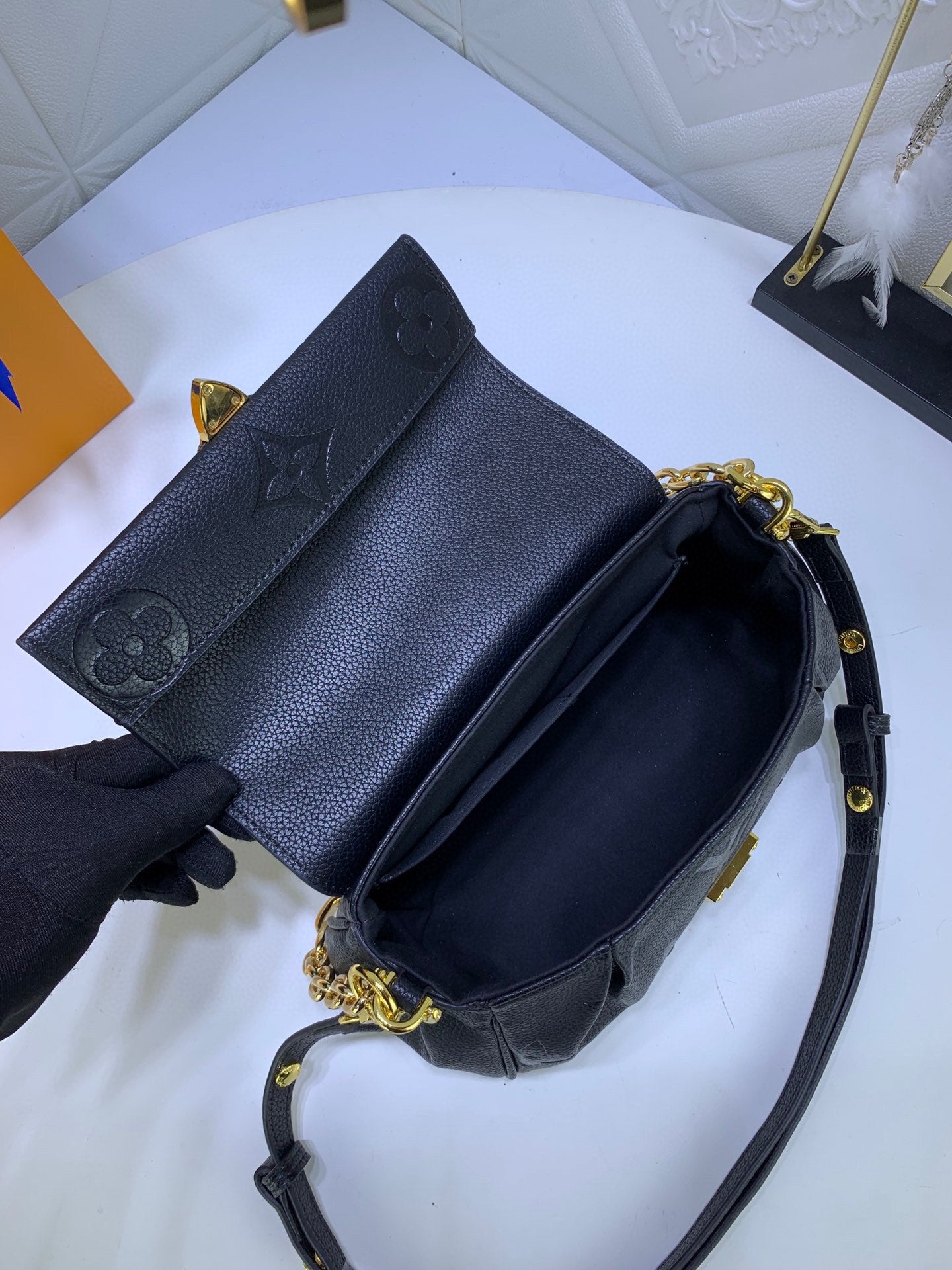 2XR363B  Fashionable leather bag 