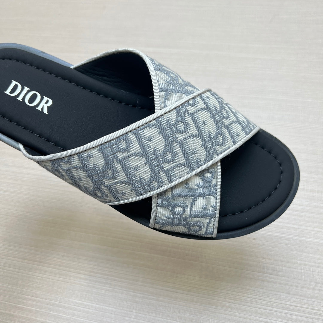 54D79Z   fashion  slippers