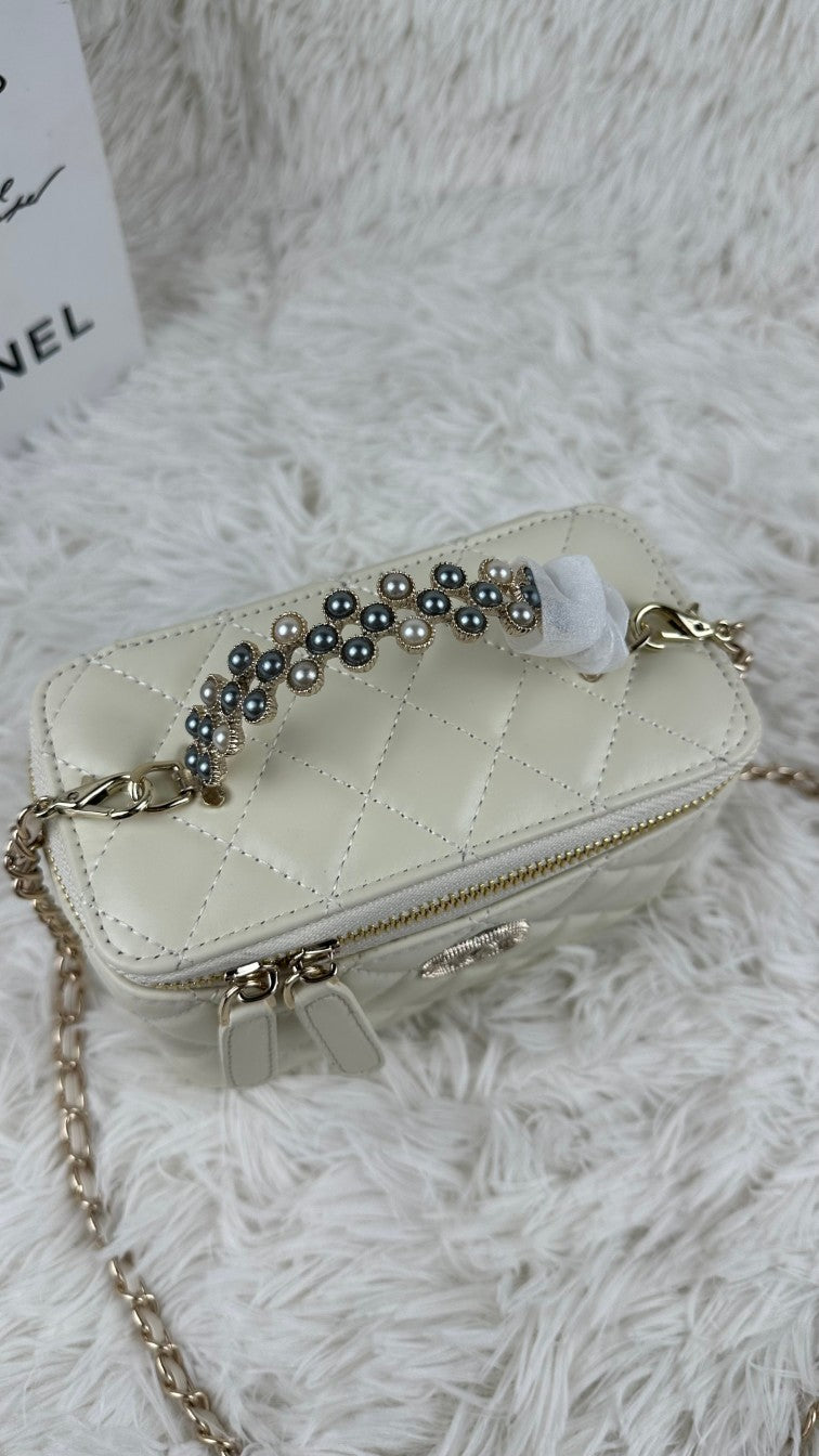 1XC377B  Fashionable leather bag 