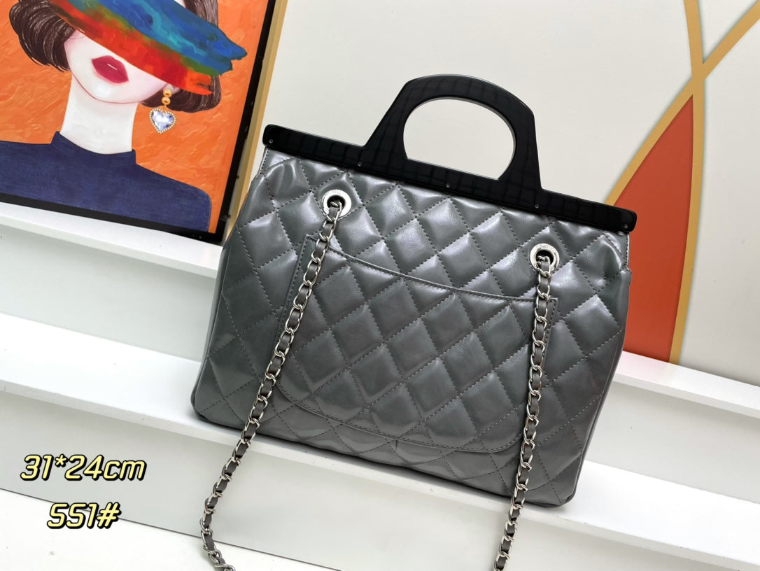 4XC3B  Fashionable leather bag 