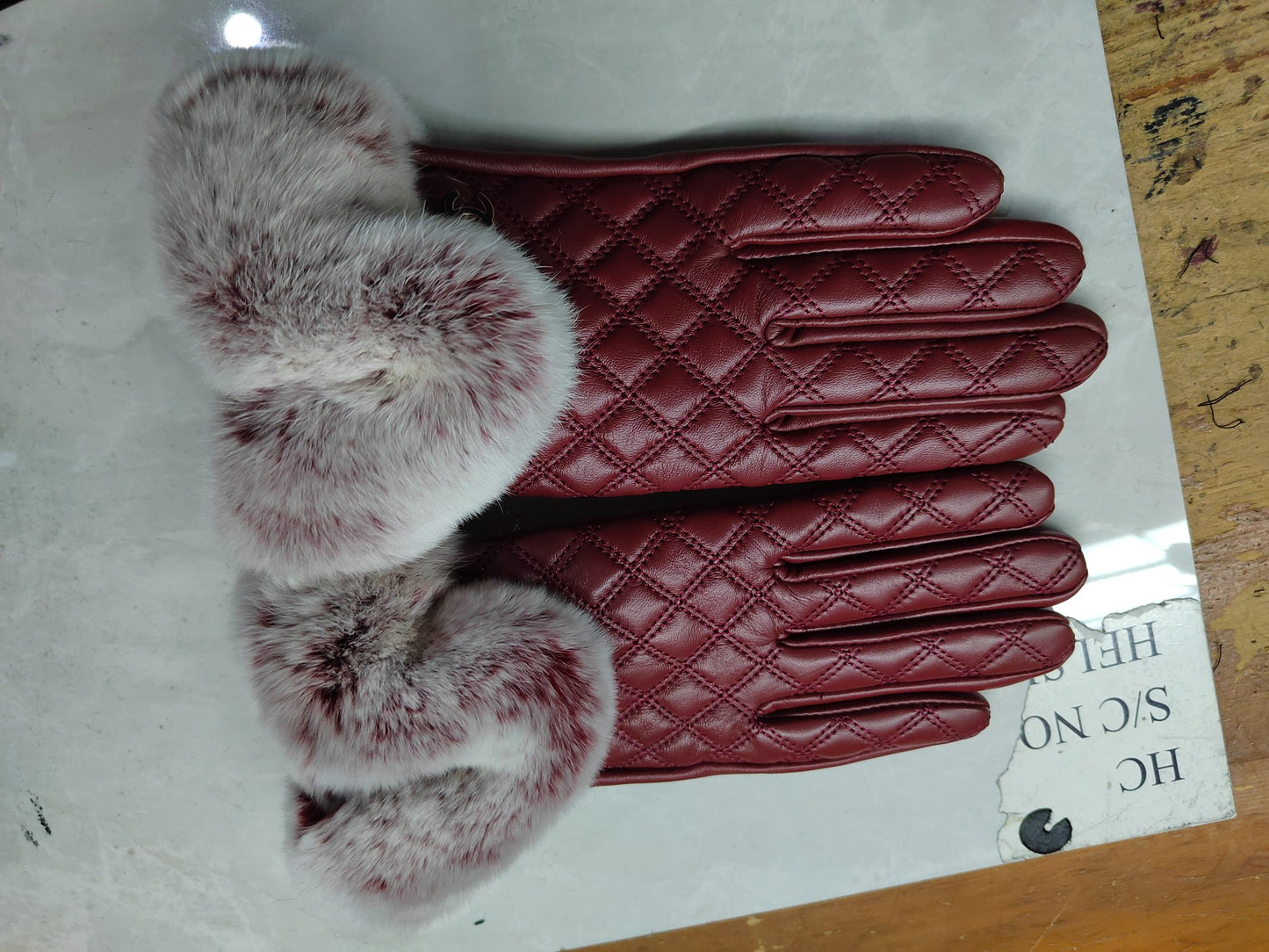 24C113S   Fashion gloves