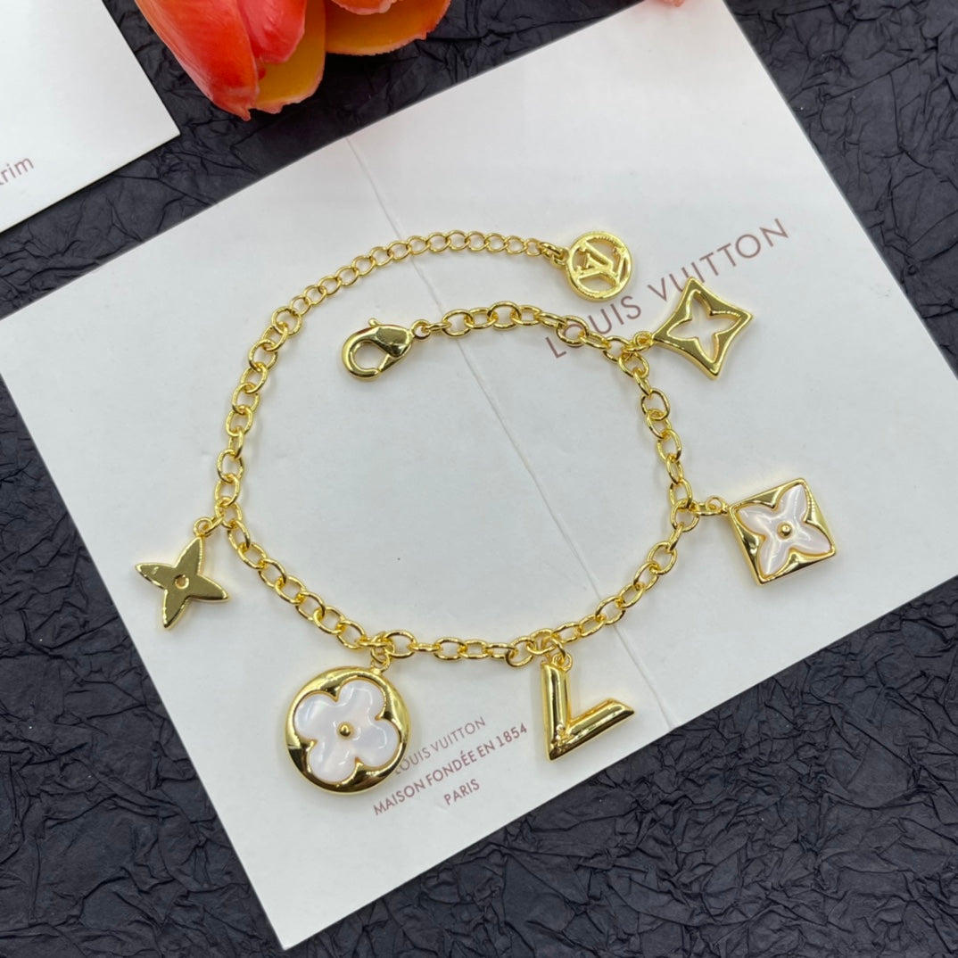 14E965K   Fashion Bracelets