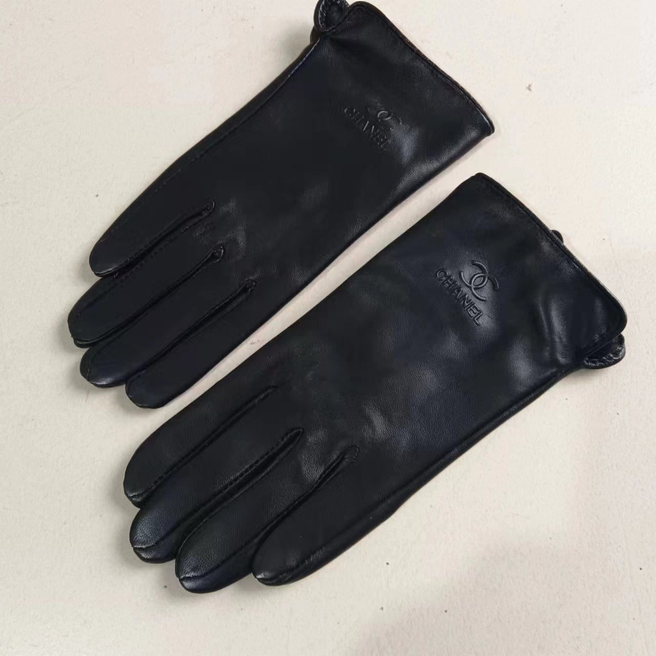 24C88S   Fashion gloves