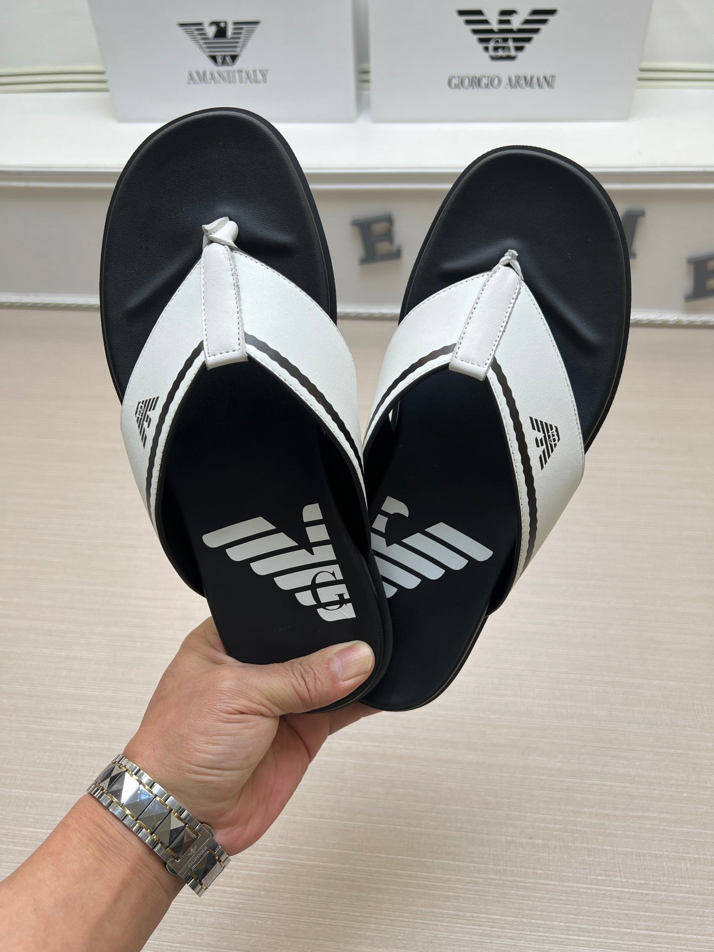 54A103Z    fashion  slippers