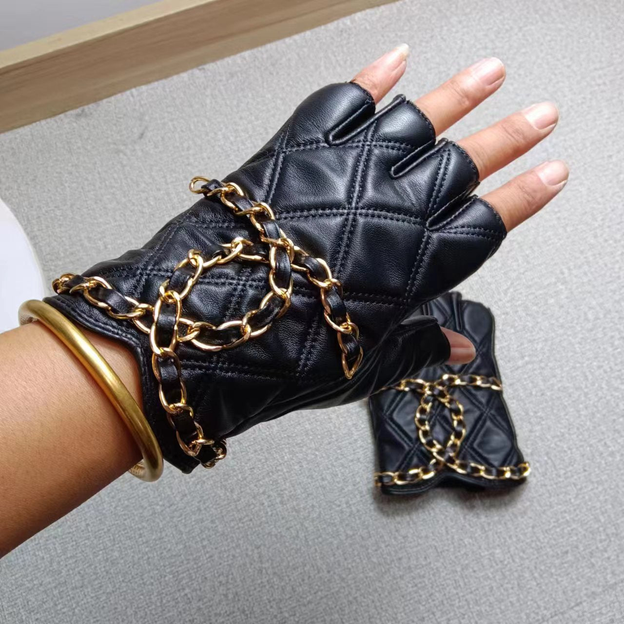 24C89S   Fashion gloves