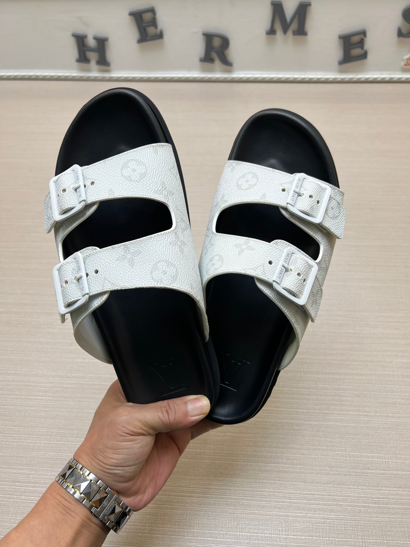 54E58Z  fashion   slippers