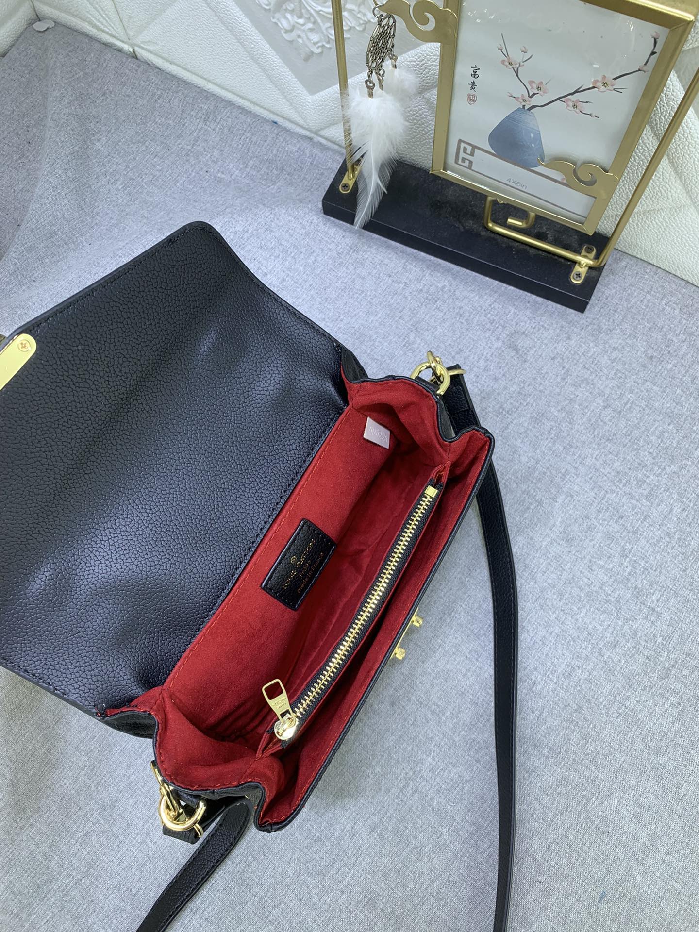 2XE43B  Fashionable leather bag 